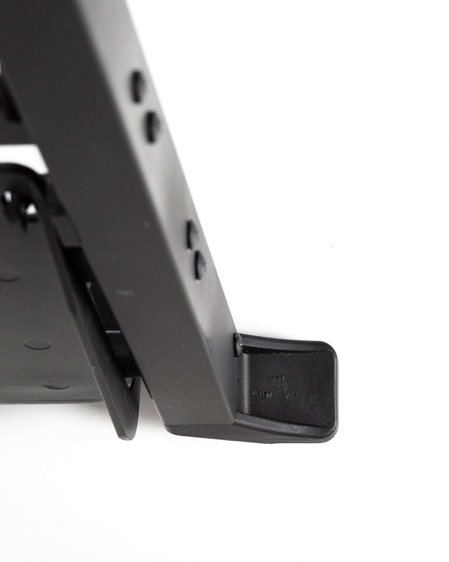 SU Folding Ladder Cart – close-up of foot