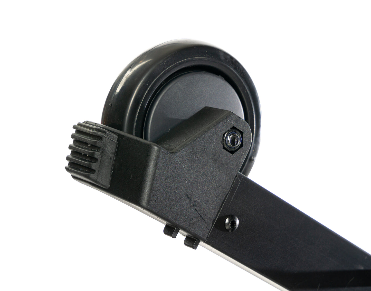 SU Folding Ladder Cart – close-up of wheel and foot tread