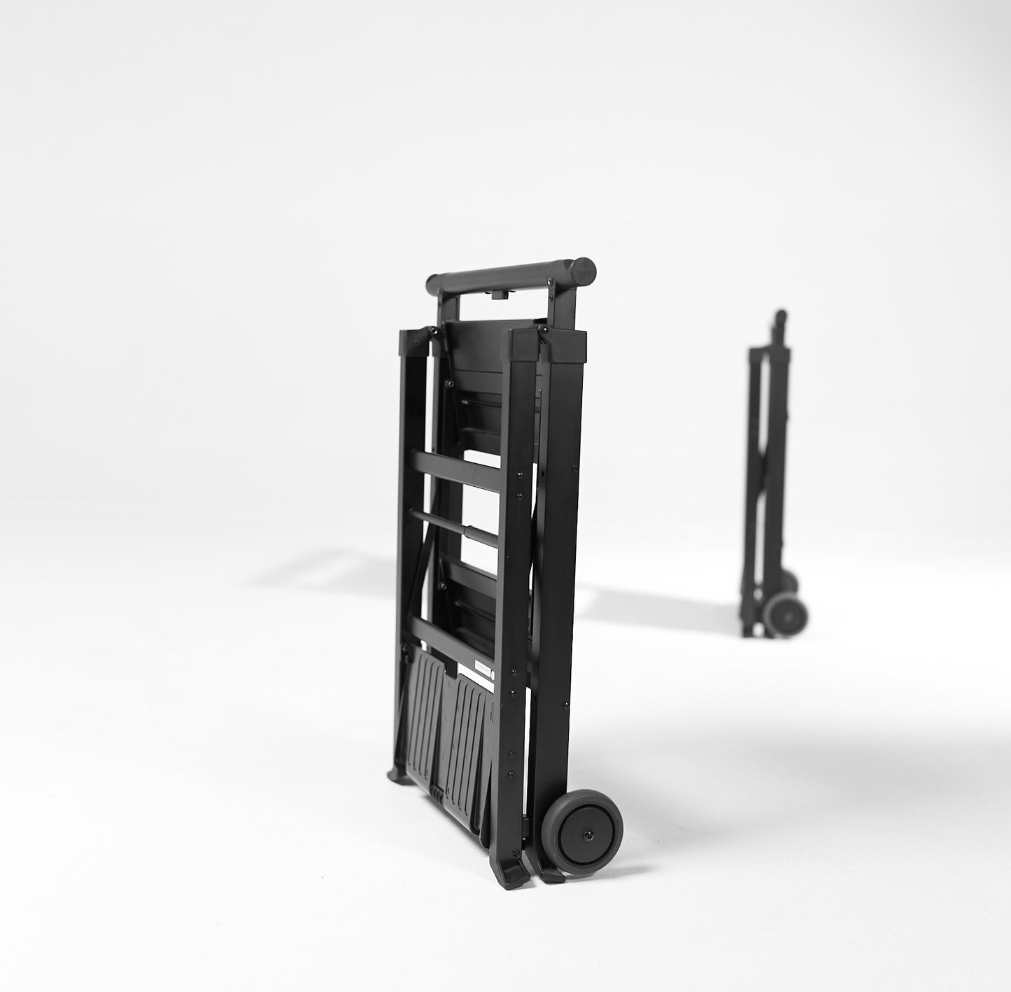 SU Folding Ladder Cart – stowing position, 3/4 view 